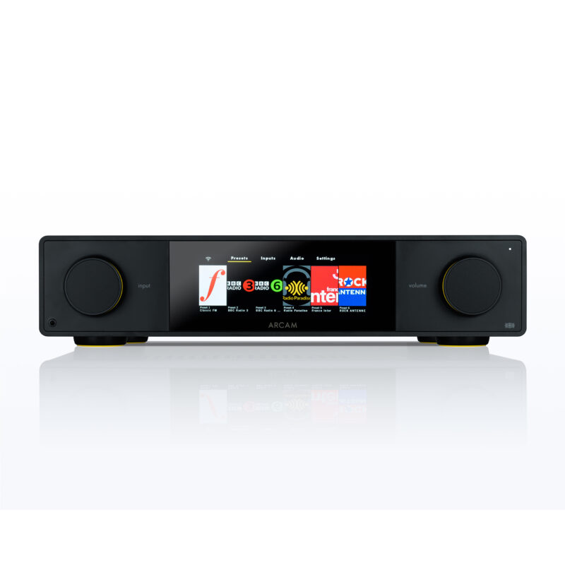 AL-UK-260800-Prodcut Listings_Original ratio_2560x2560_U_100_-Au LS ARCAM SA35 Front RoonScreen w Reflection Audio Lounge London 1