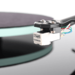 Rega-Planar-2-Detail-01-Black-Matte