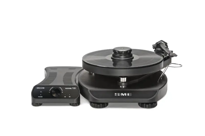 SME Model 12 MK2 with speed control unit SME Model 12 MK2 precision turntable in black beside the speed control unit